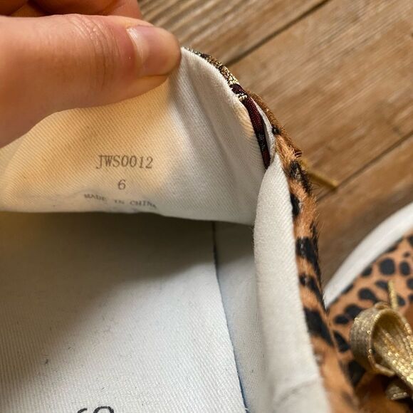 Johnny Was "Olivia" Leopard Print Haircalf/Floral Embroidery Sneakers Size 6 - Picture 5 of 8